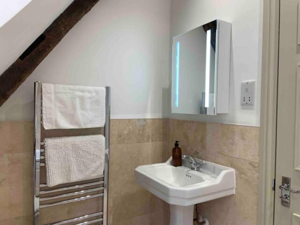 Stunning Characterful Newly Refurbished Flat Apartment Tetbury Luaran gambar