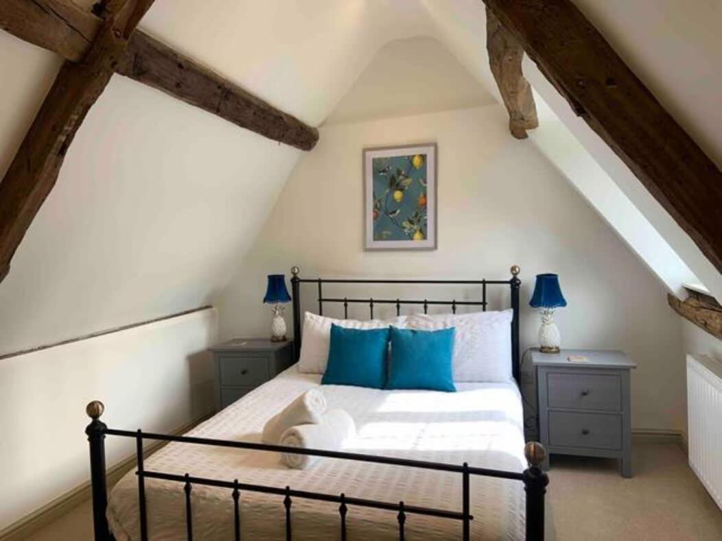 Stunning Characterful Newly Refurbished Flat Apartment Tetbury Luaran gambar